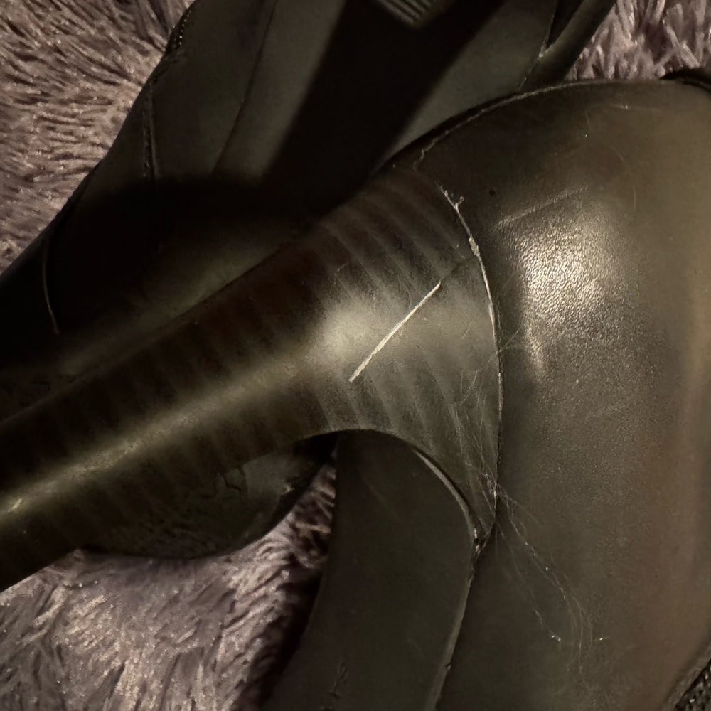 Elegant Black Leather Women's Boots - Picture 3 of 5